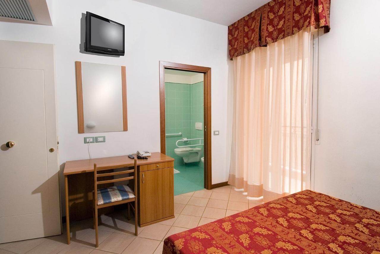 Hotel Belvedere Misano Adriatico Oda fotoğraf